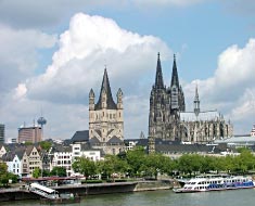 Köln mit Domansicht und Rhein